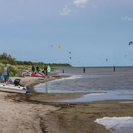 Klimatyzowane Surf - Maszoperia Sun4hel - Letnia Baza Snowshow Na Polwyspie Helskim Hostel Jastarnia